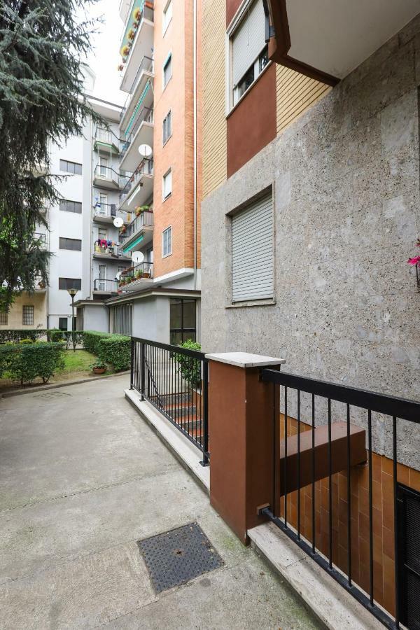 Merula Dream House Corsico Exterior foto